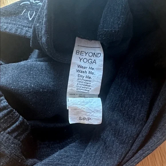 Beyond Yoga Black Strapless Crop Top - Picture 6 of 6